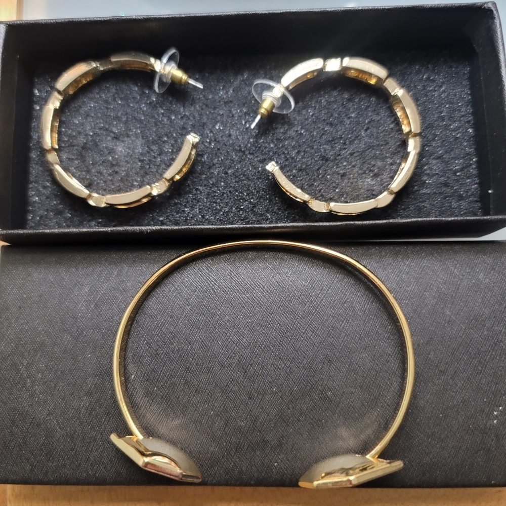 Elegant Gold Jewelry Set